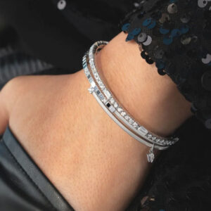 Umarme mich. Power in black